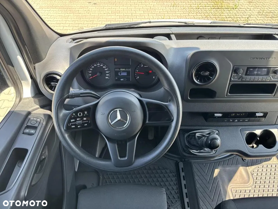 Mercedes-Benz Sprinter - 22