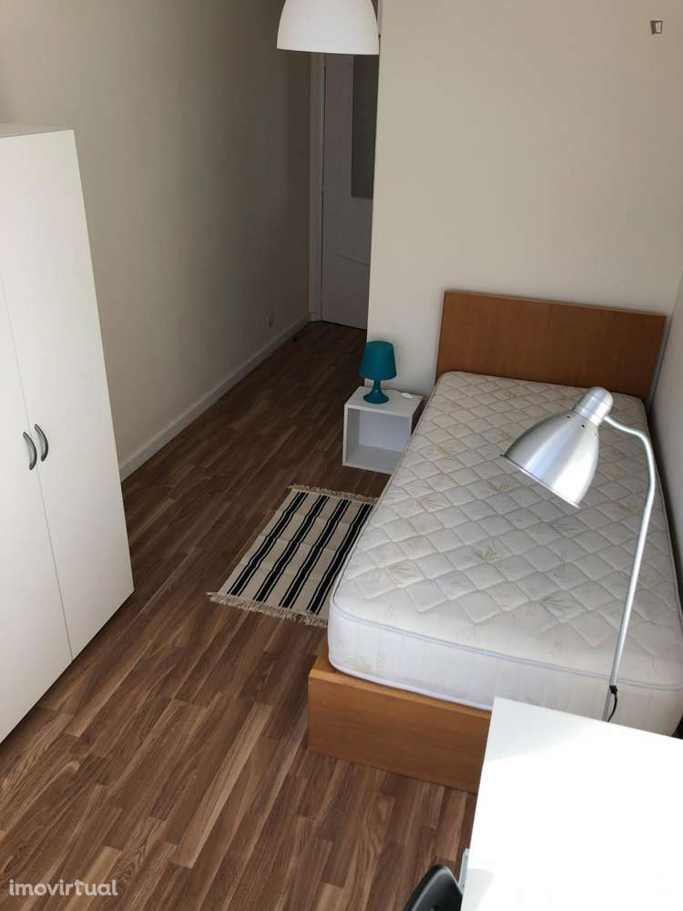 Quarto - localizado em Paranhos Porto - Grande imagem: 4/25