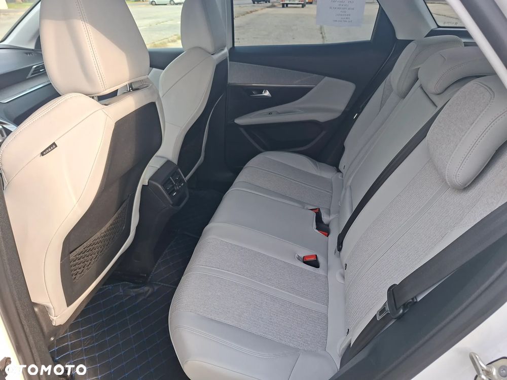 Peugeot 3008 1.2 PureTech GPF Allure S&S - 18