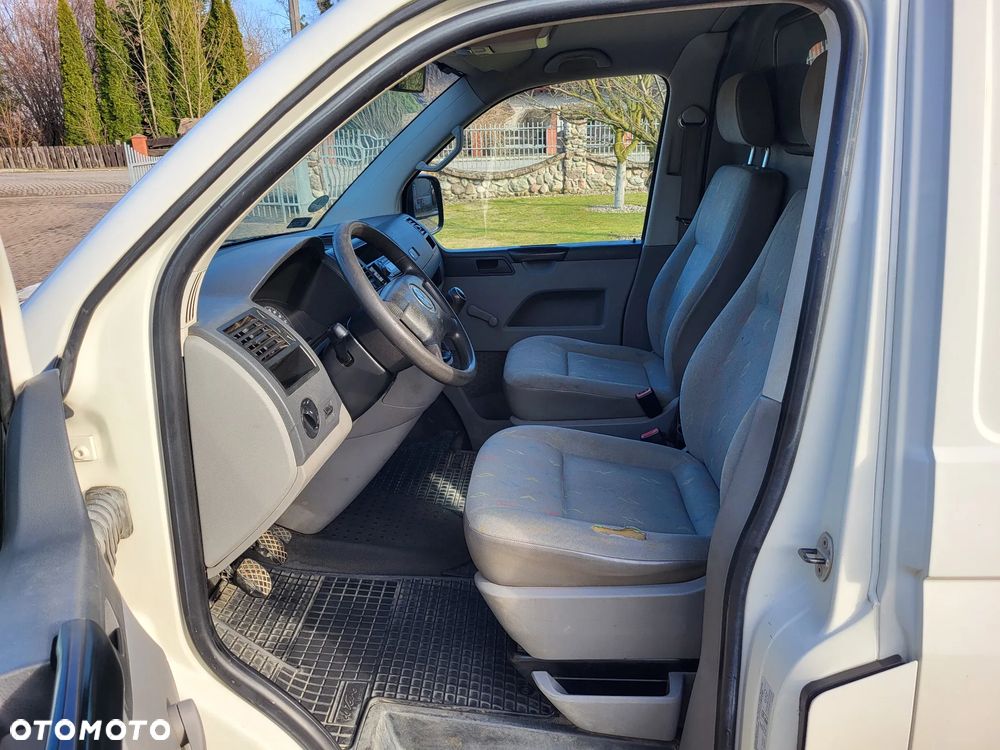 Volkswagen Transporter Shuttle L1 - 14