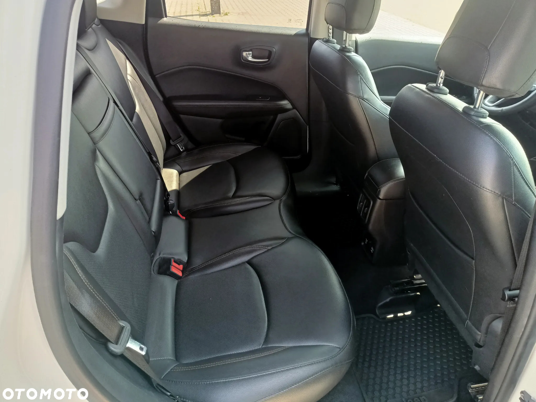 Jeep Compass - 12