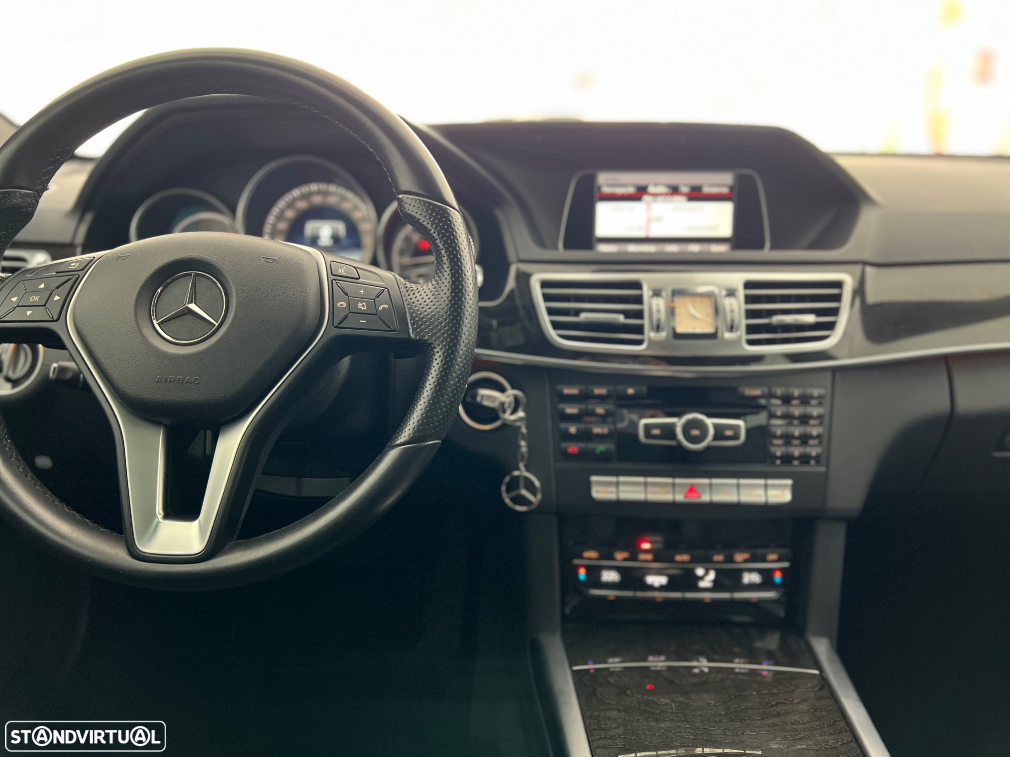 Mercedes-Benz E 220 CDi Avantgarde BlueEfficiency Auto - 14