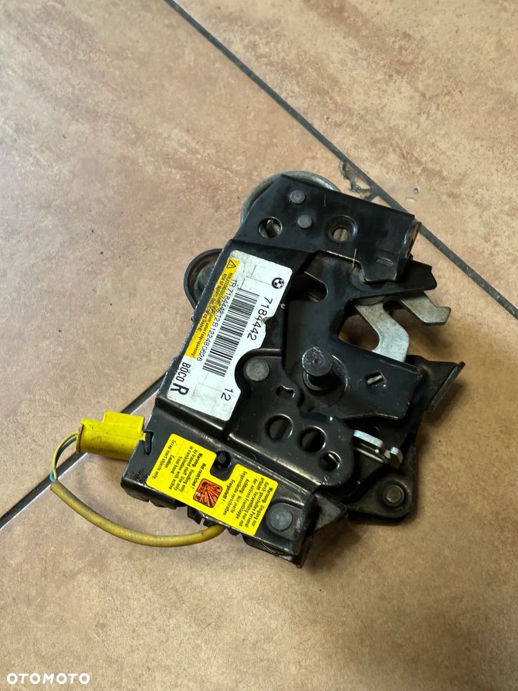 ZAMEK AKTYWNY MASKI PRAWY BMW F10 F11 7184442 - 2