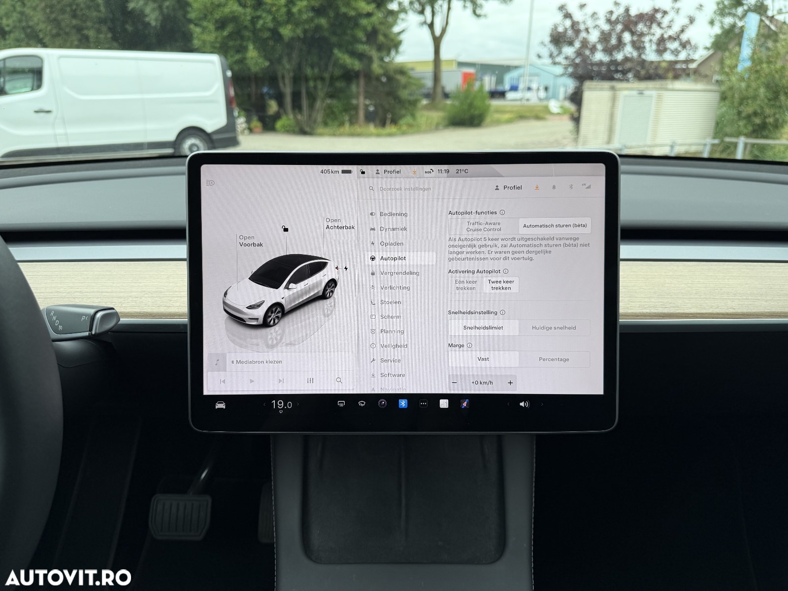 Tesla Model Y - 16