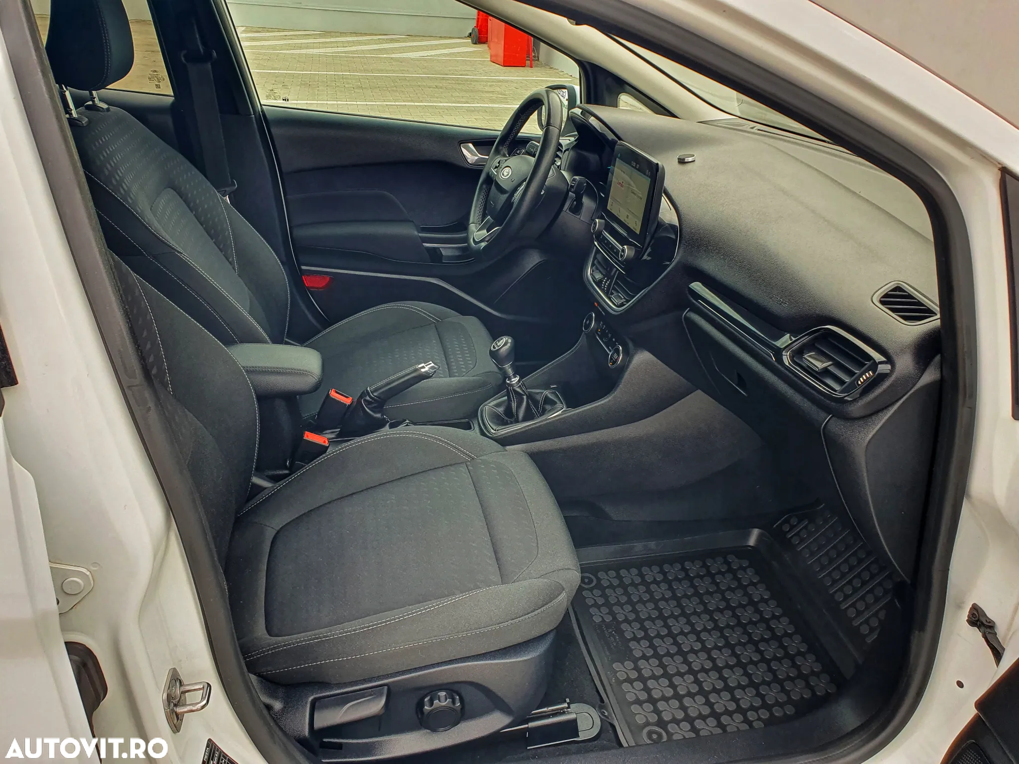 Ford Fiesta 1.0 EcoBoost S&S TITANIUM - 13