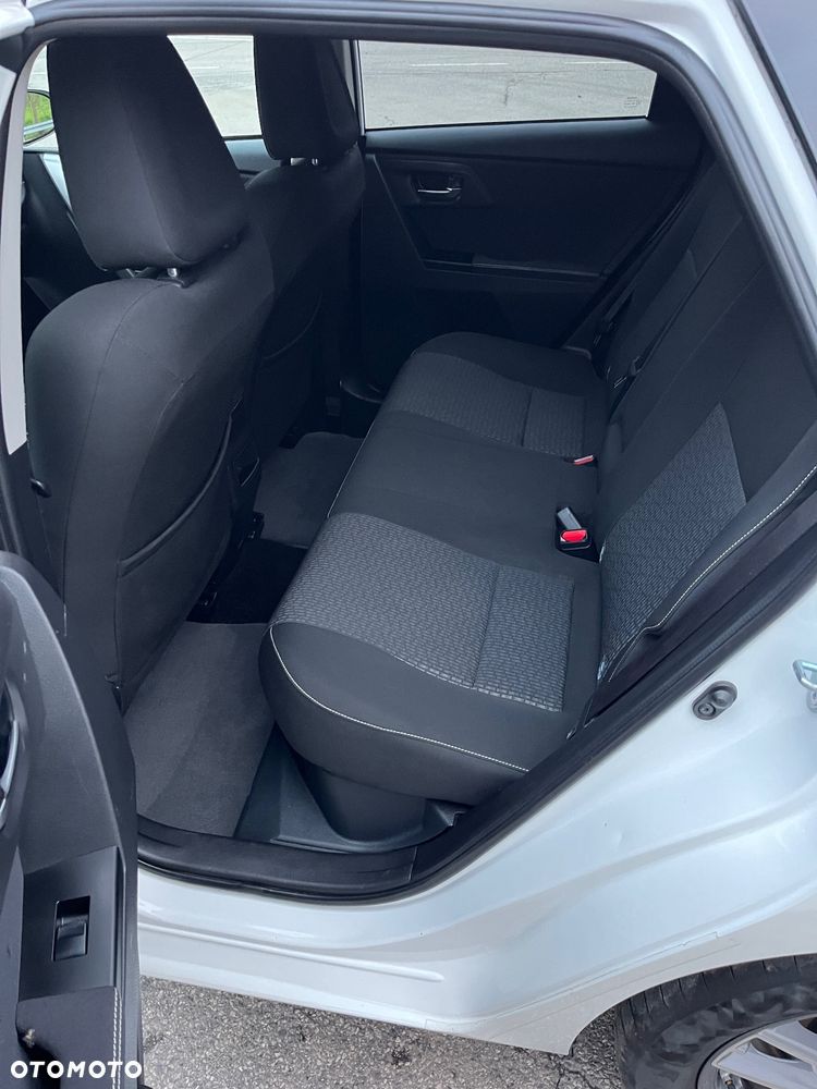 Toyota Auris 1.8 HSD Luna - 30