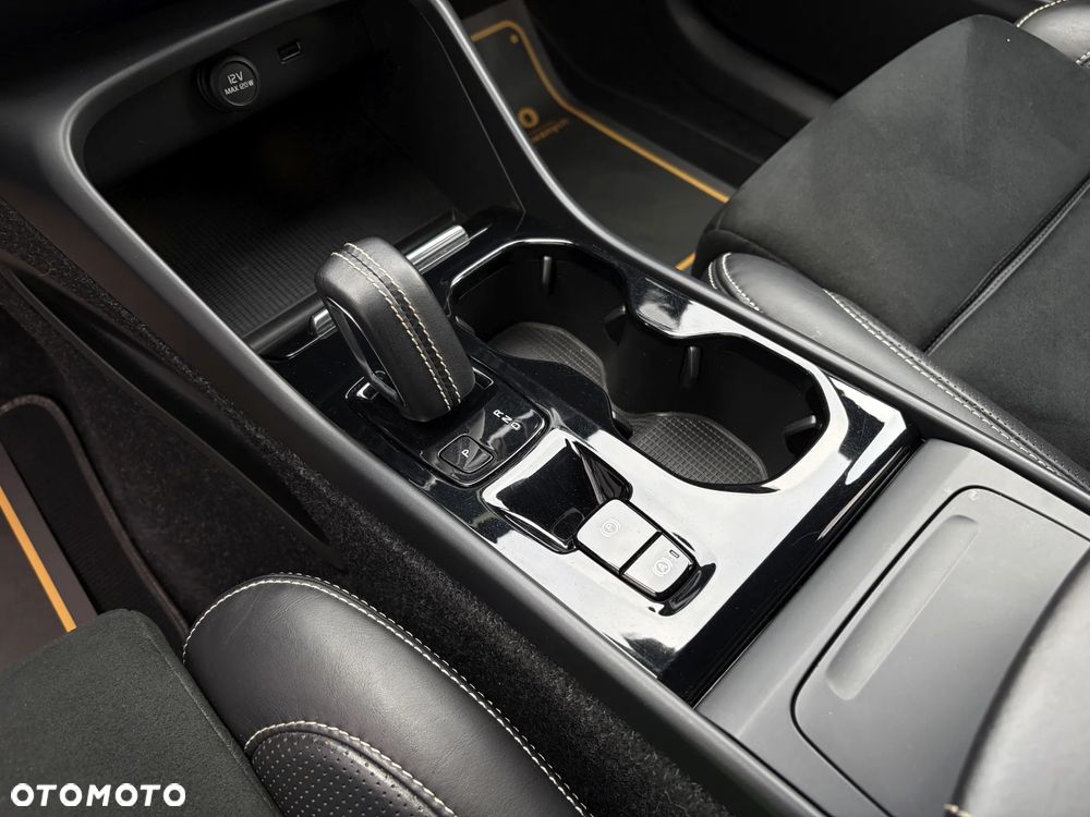 Volvo XC 40 D3 SCR R-Design - 32