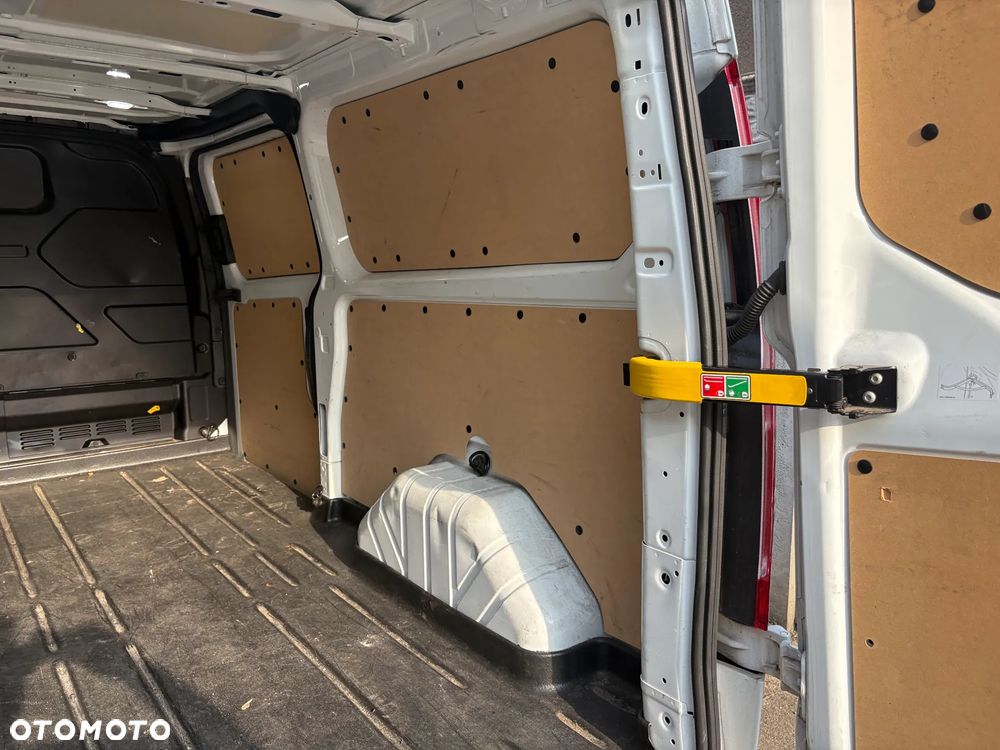 Ford Custom - 26
