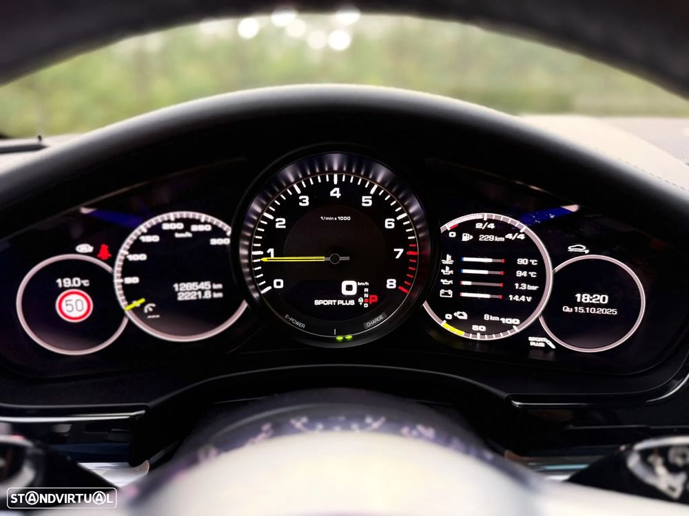 Porsche Panamera Sport Turismo 4 E-Hybrid Platinum Edition - 12