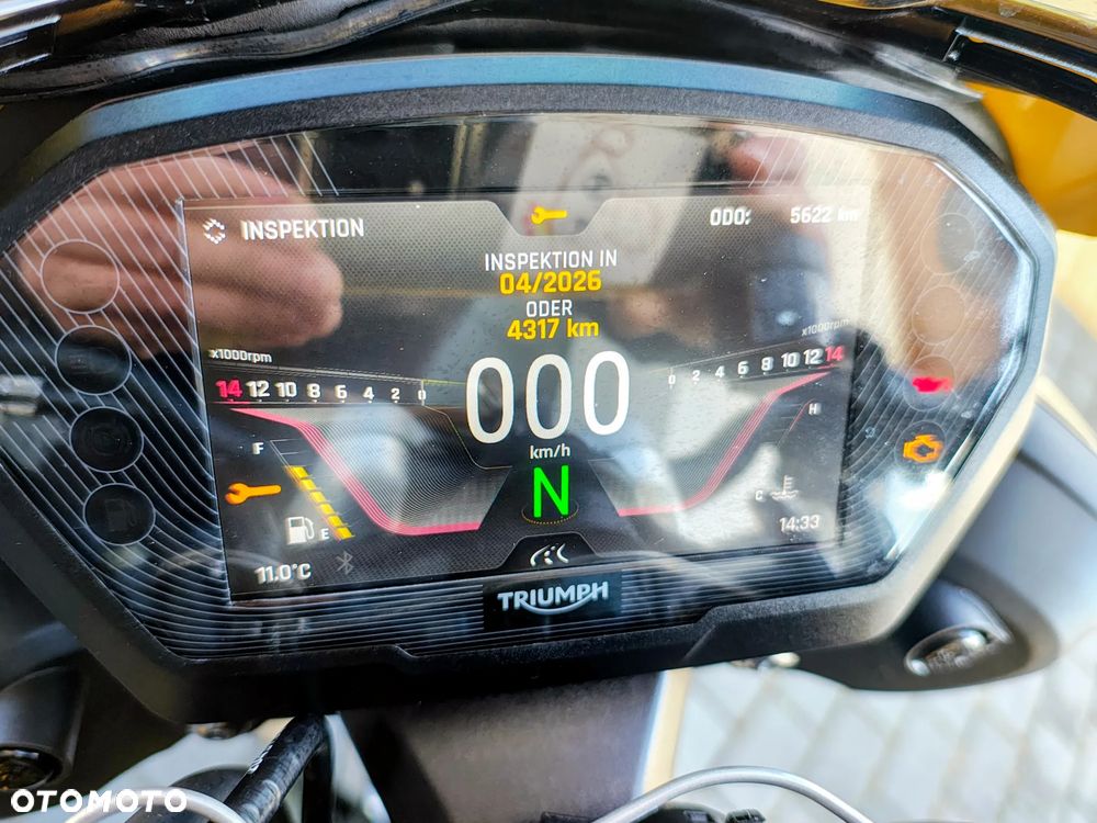 Triumph Street Triple - 11