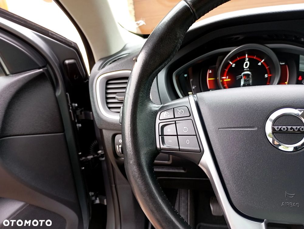 Volvo V40 D2 Momentum - 19