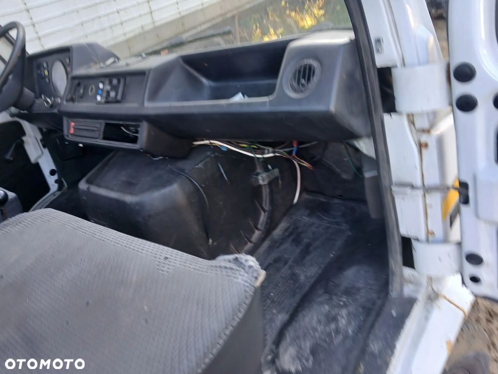 MERCEDES BENZ T1 309D fotel fotele kanapa deska kokpit podsufitka boczek boczki klamka - 7