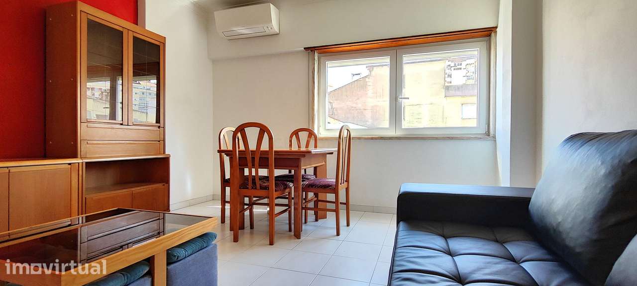 Apartamento T2 Mobilado com Varanda e Garagem - Grande imagem: 2/14