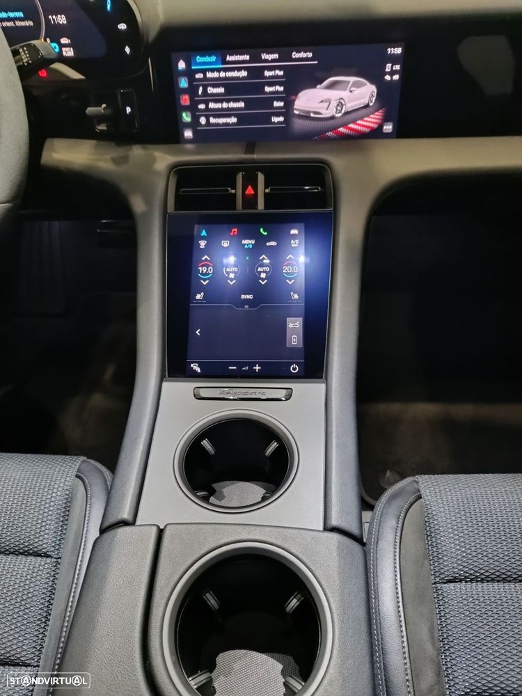 Porsche Taycan 4 - 16