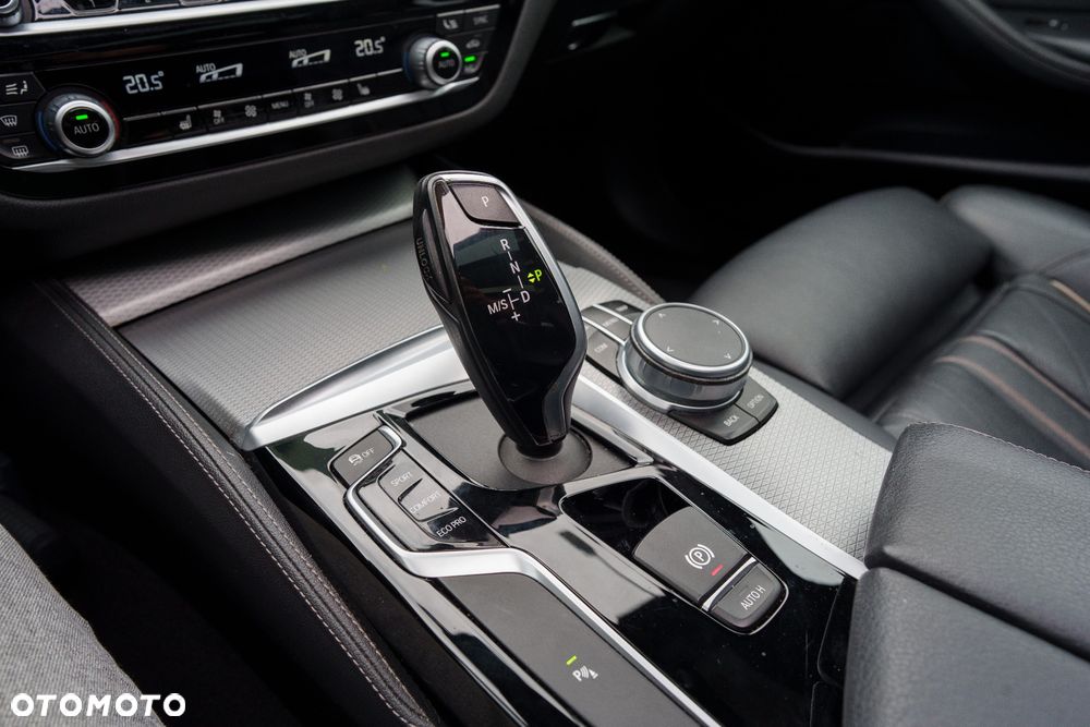 BMW Seria 5 520i M Sport Edition - 19