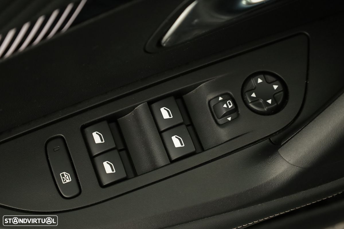 Peugeot 2008 1.2 PureTech Allure - 22