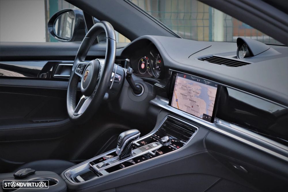 Porsche Panamera Sport Turismo 4 E-Hybrid - 16