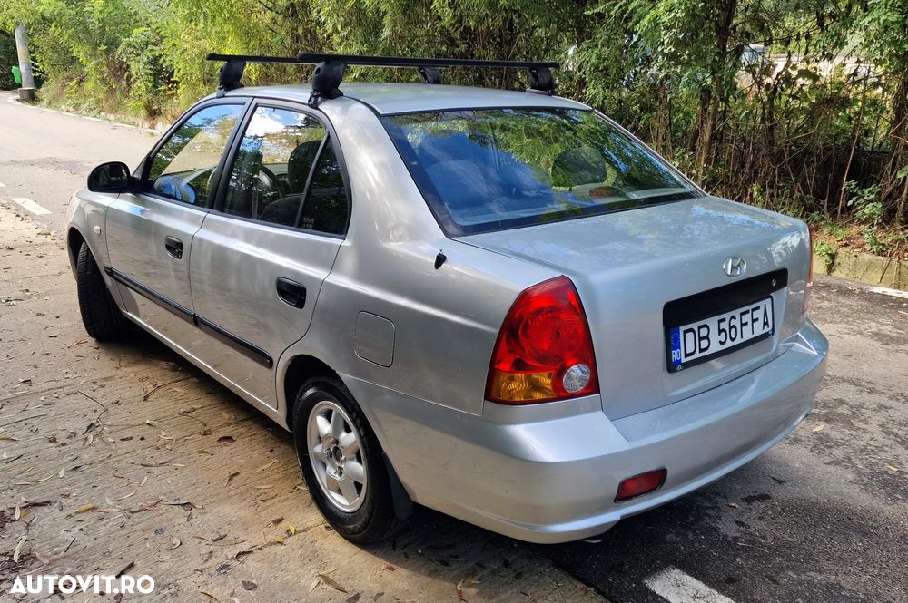 Hyundai Accent 1.3i - 4