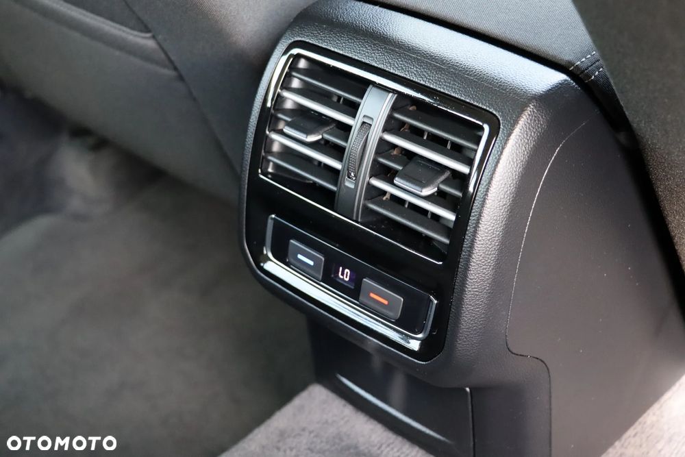 Volkswagen Passat Variant ver-variant-2-0-tdi-scr-dsg-comfortline - 34