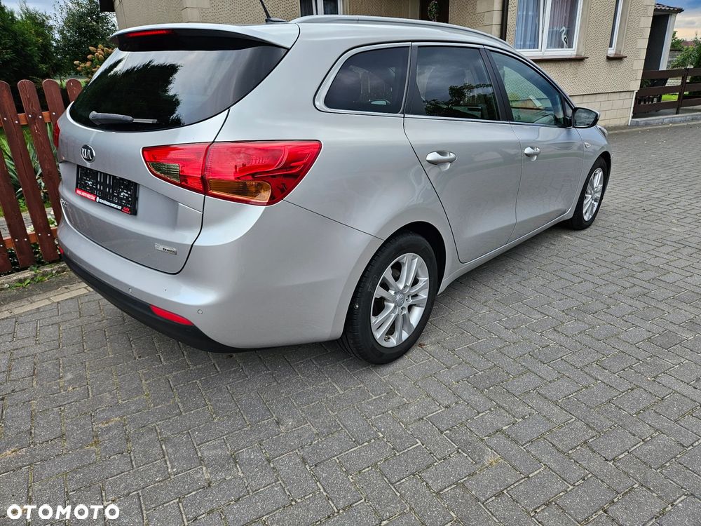 Kia Ceed 1.6 CRDi 128 Dream Team Edition - 4