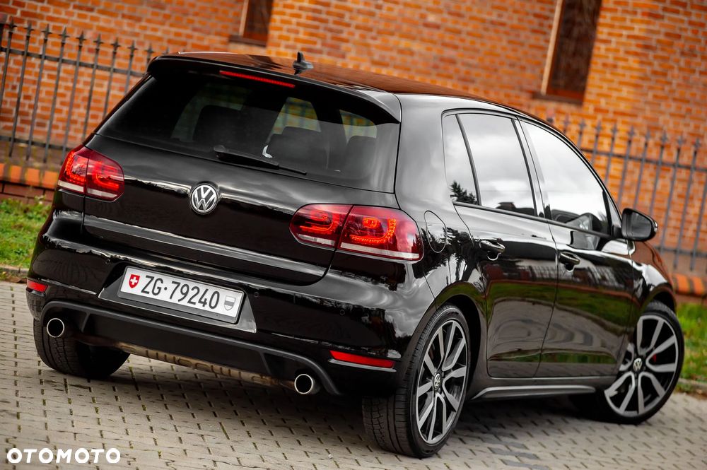Volkswagen Golf 2.0 GTI DSG adidas - 16