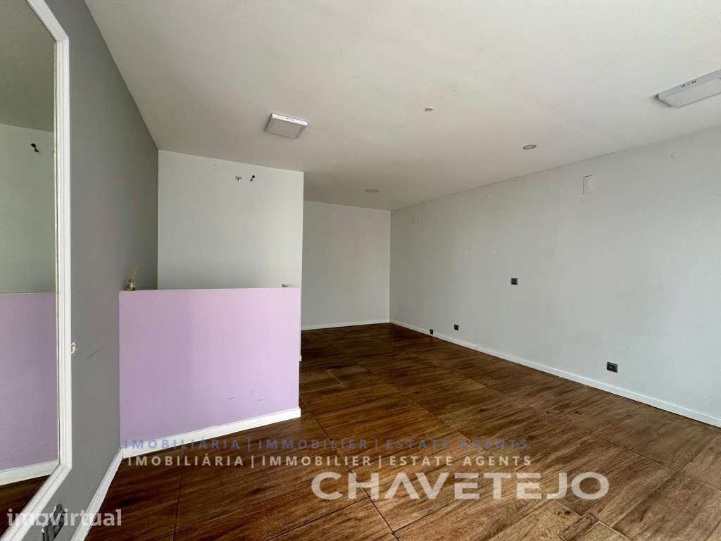 Espaço comercial com montra situado na zona histórica de Tomar. - Grande imagem: 4/9