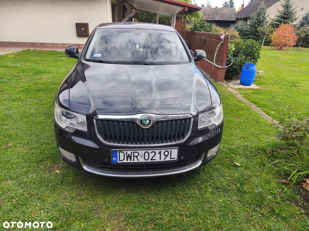 Skoda Superb 2011 photo 5