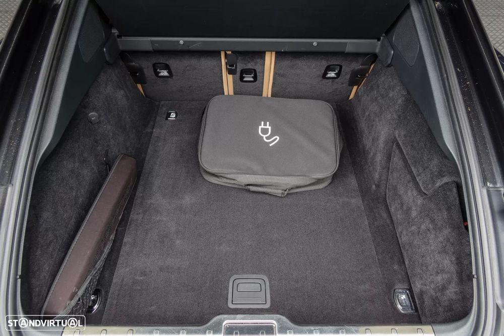 Porsche Panamera 4 E-Hybrid - 24