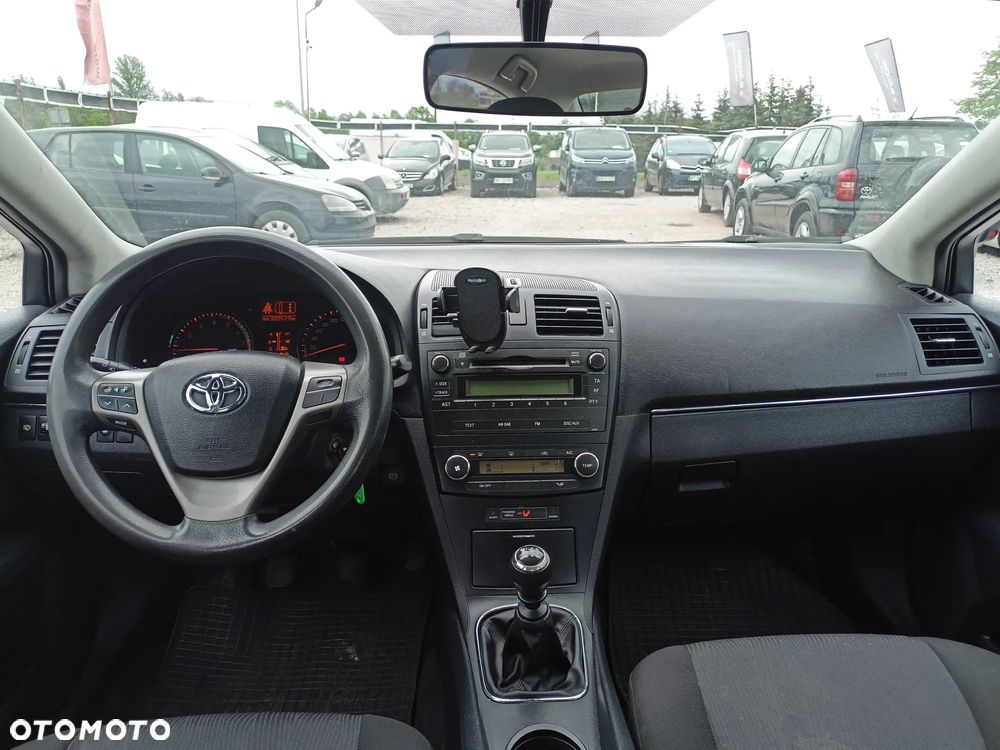 Toyota Avensis - 12