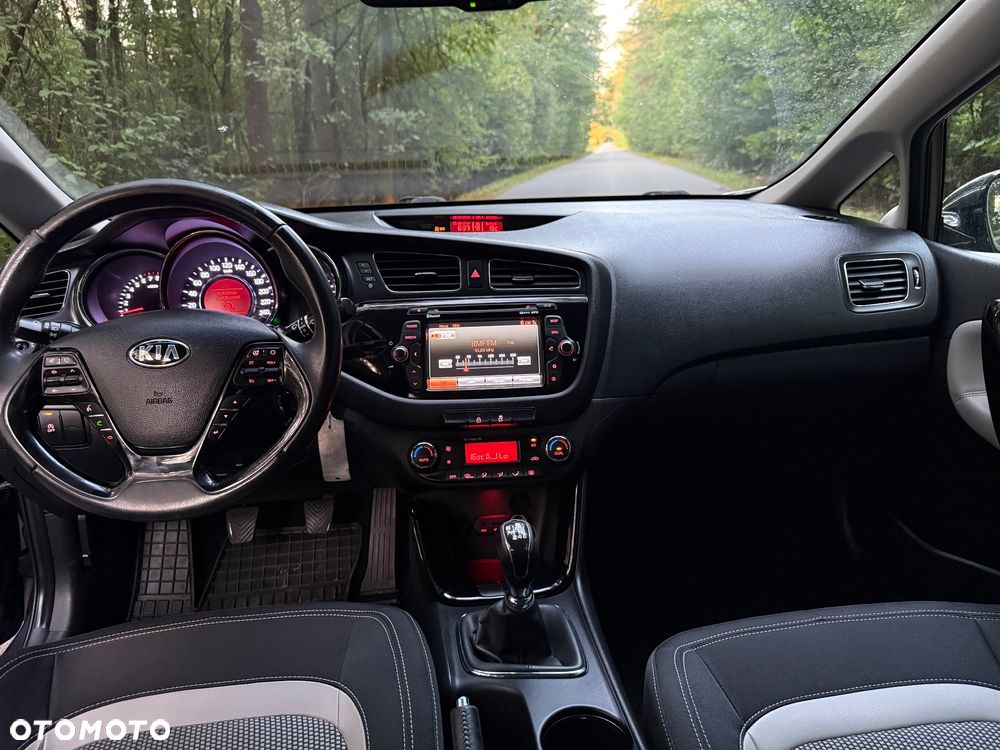 Kia Ceed 1.6 GDI Dream Team Edition - 6