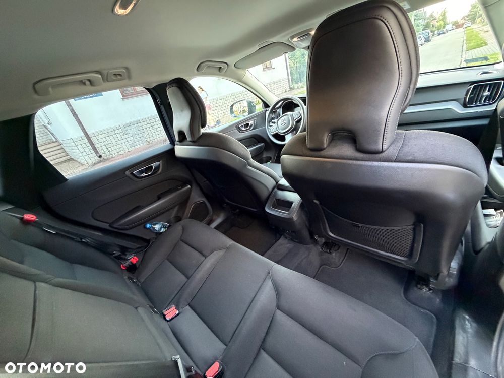 Volvo XC 60 B4 B Momentum - 9