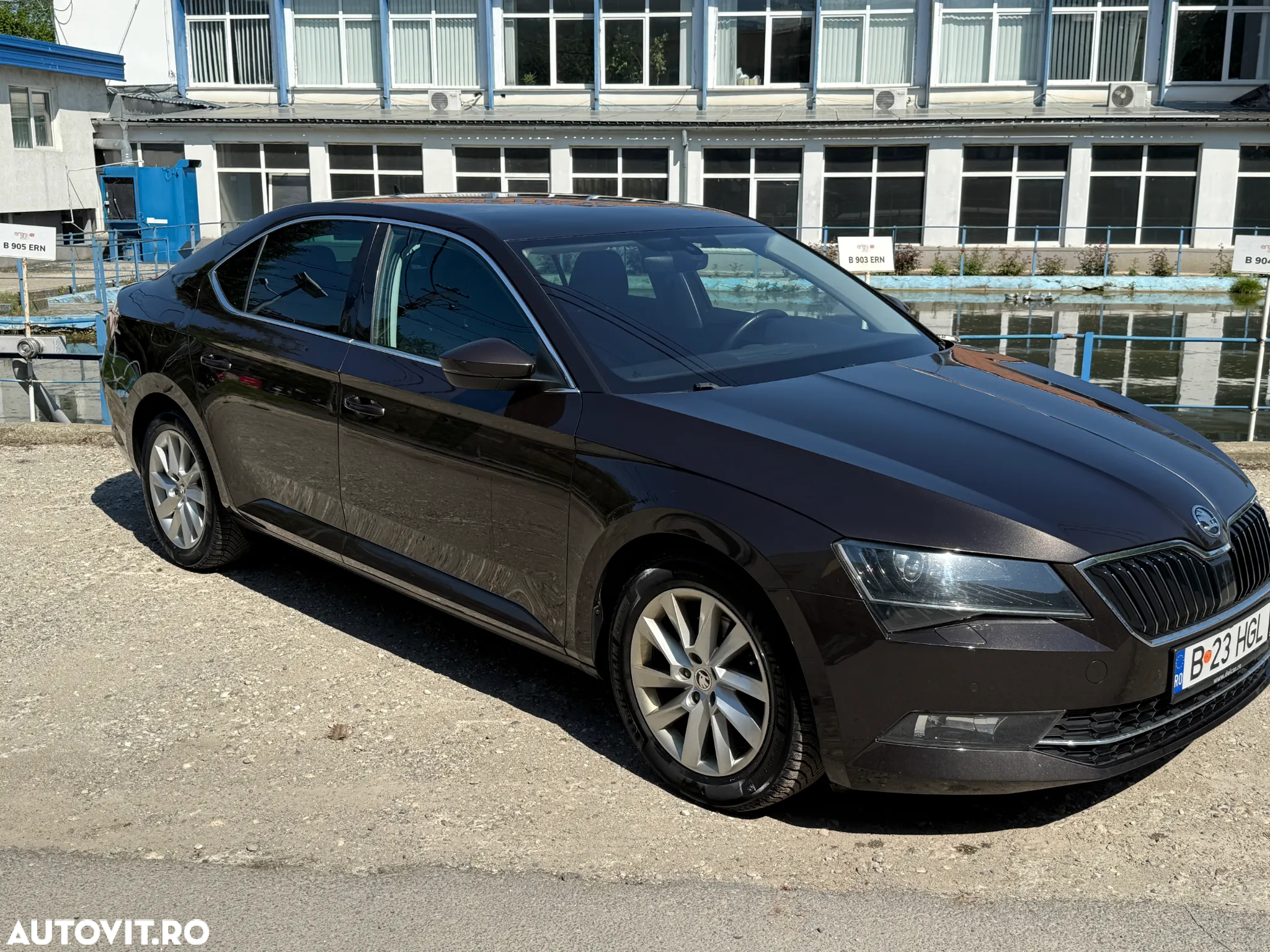 Skoda Superb 2.0 TDI DSG Ambition - 3