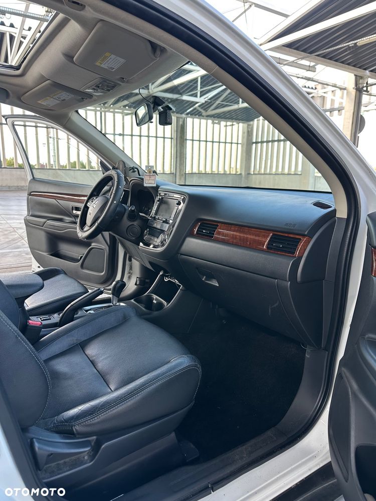 Mitsubishi Outlander - 10