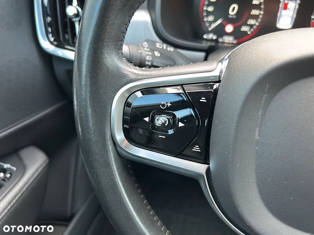 Volvo S90 D4 SCR Momentum Pro - 24