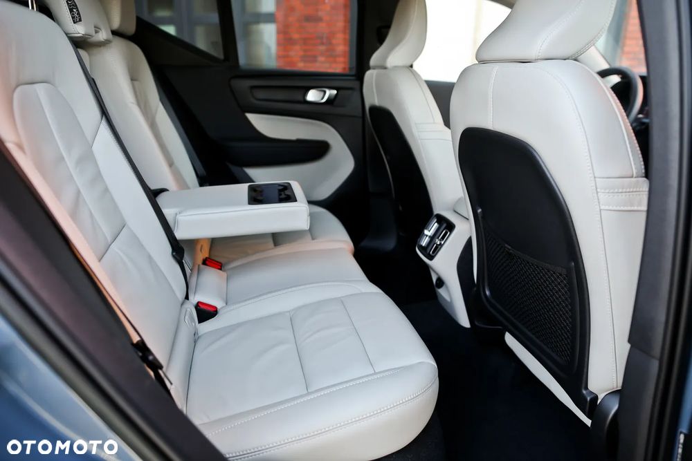 Volvo XC 40 B4 B AWD DKG Ultimate Bright - 26