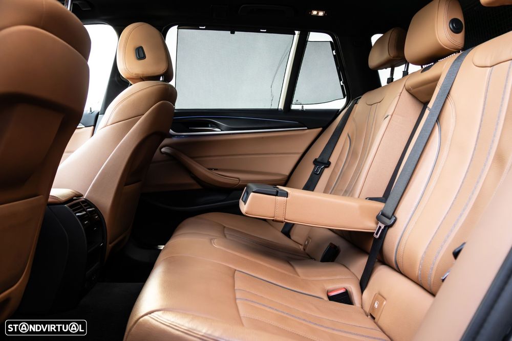 BMW 530 e Pack Desportivo M - 34