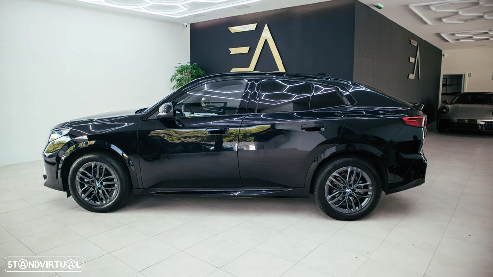 BMW iX2 eDrive20 Pack Desportivo M - 5