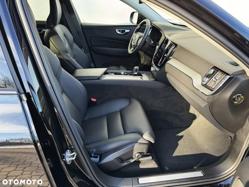 Volvo XC 60 B4 D AWD Plus Bright - 11