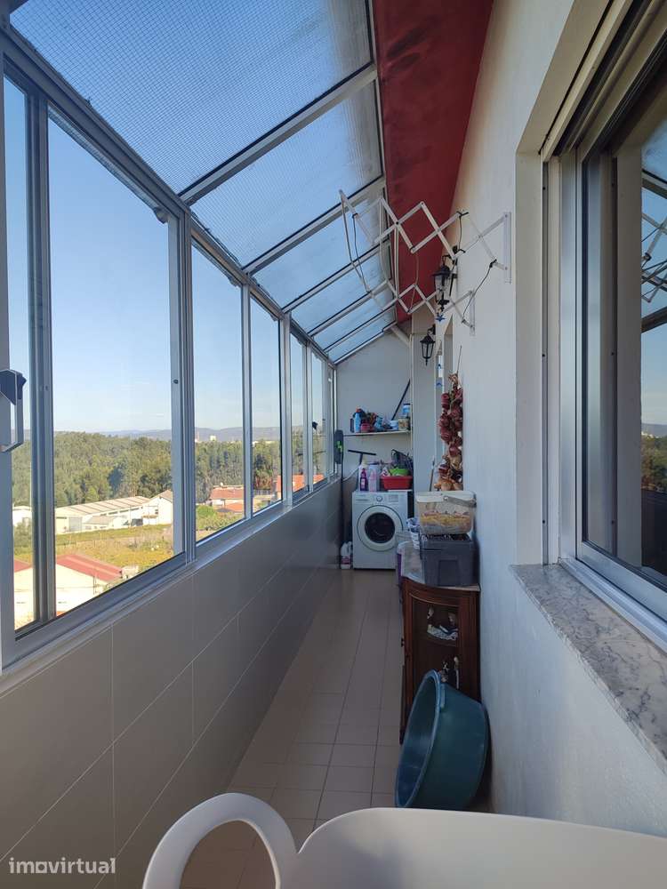 T2 com sótão, escritório, terraço, garagem e quintal em Pedroso - Grande imagem: 4/39