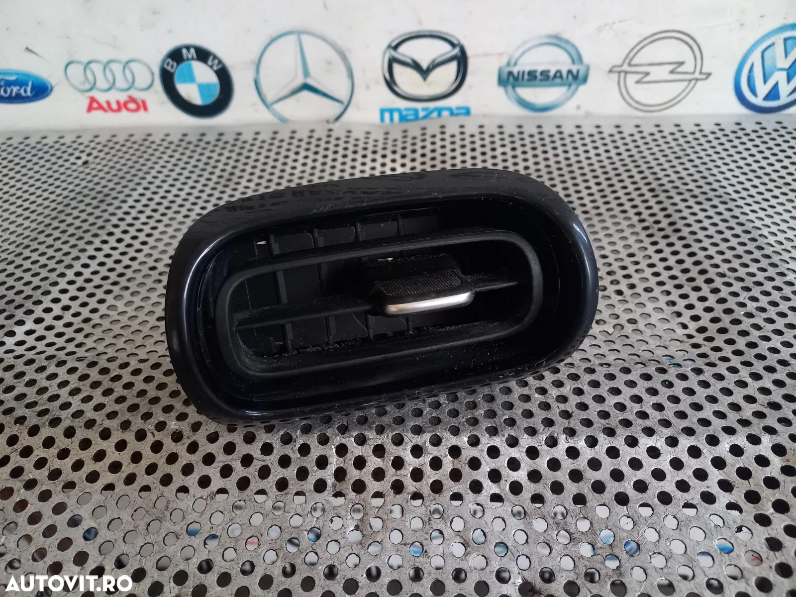 Grila Ventilatie Bord Dreapta Toyota Yaris Cross An 2020-2021-2022-2023-2024 Volan Stanga Europa - 3