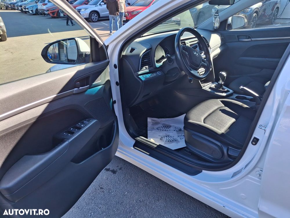 Hyundai Elantra 1.6 MPi Comfort - 10