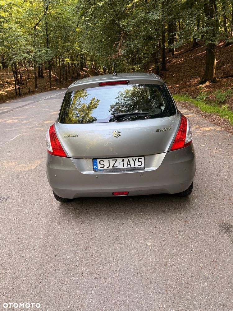 Suzuki Swift 2015 photo 2