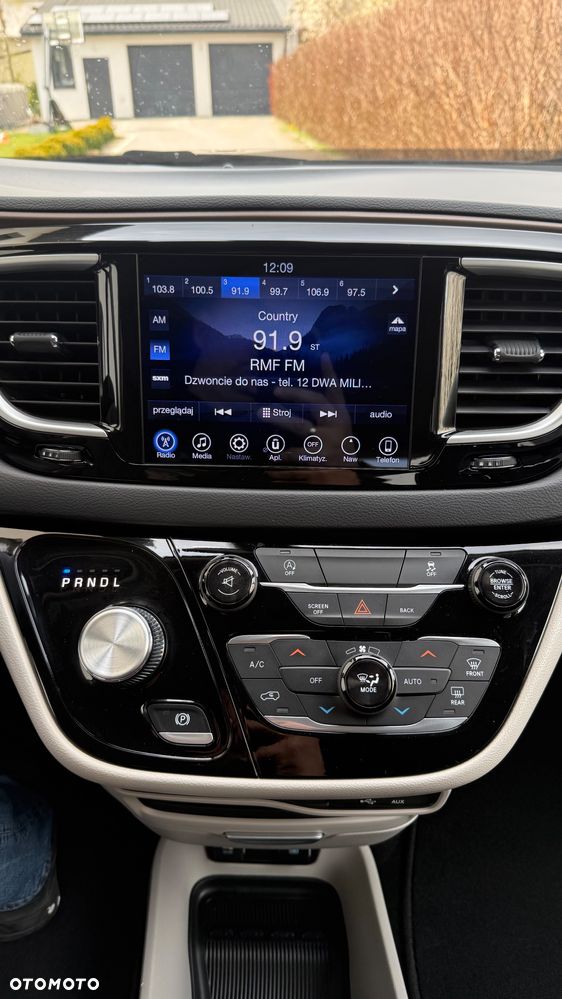 Chrysler Pacifica - 11