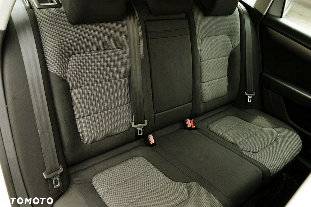 Volkswagen Passat - 21