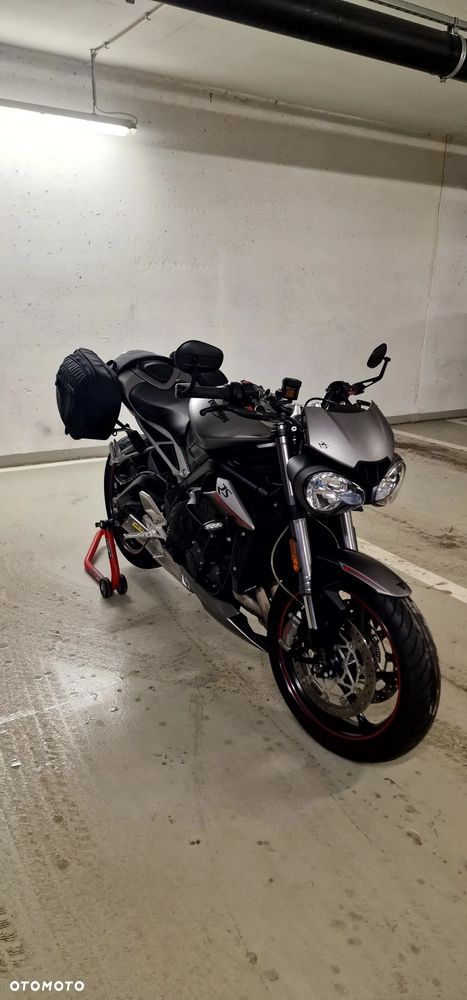 Triumph Street Triple - 14