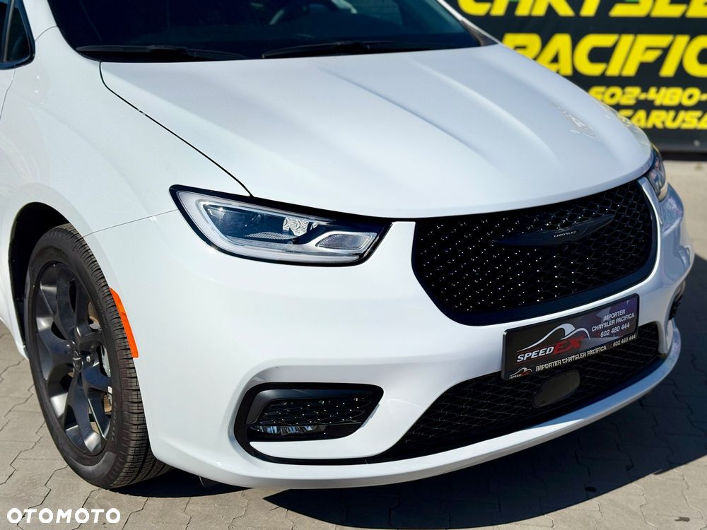 Chrysler Pacifica - 4