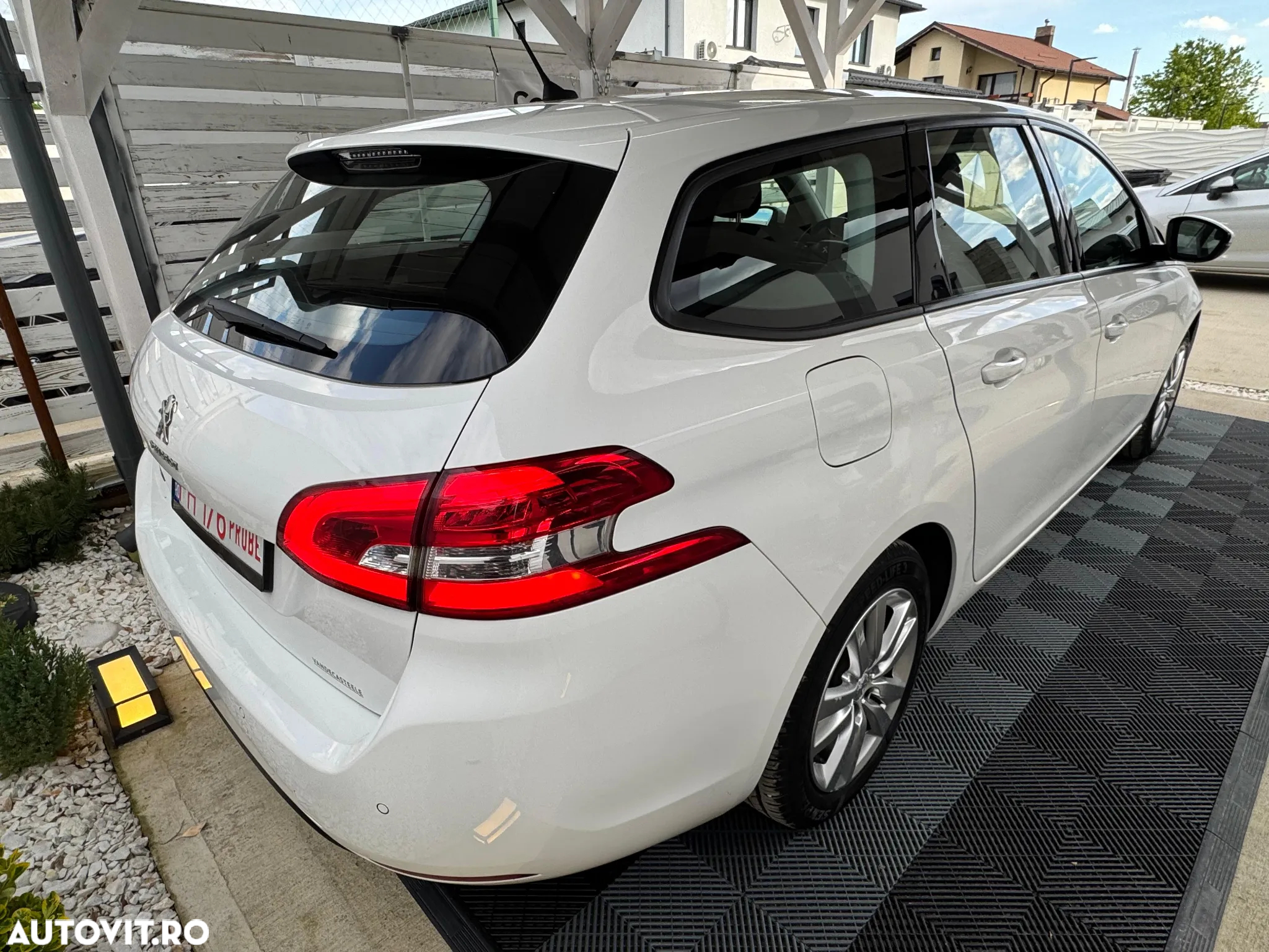 Peugeot 308 SW PureTech 110 Stop & Start Allure - 4
