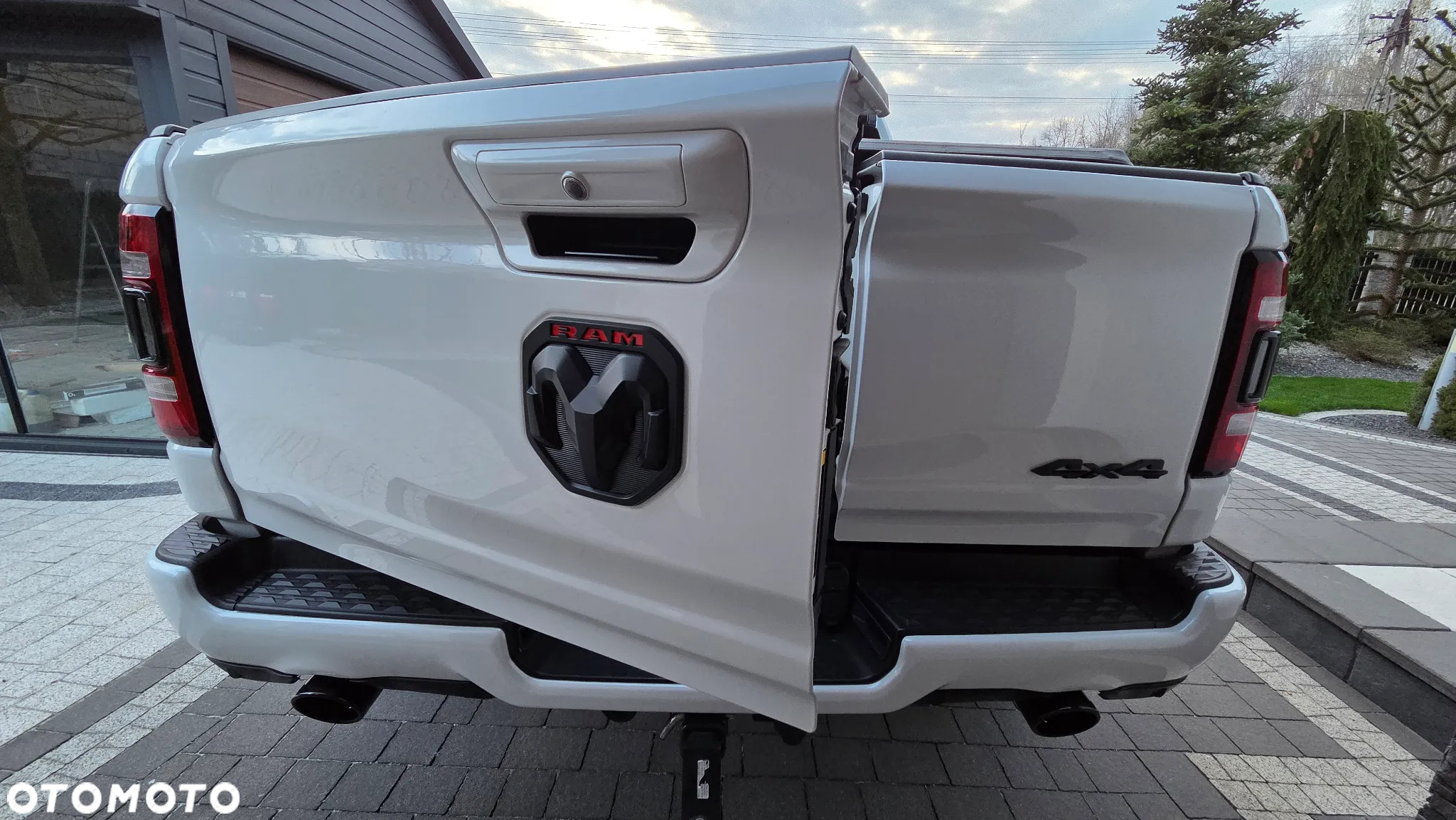 Dodge RAM 1500 5.7 4x4 - 12