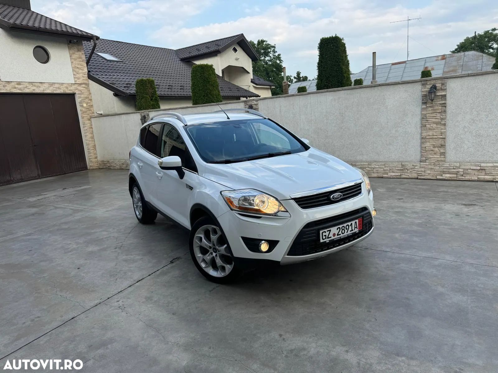 Ford Kuga - 1