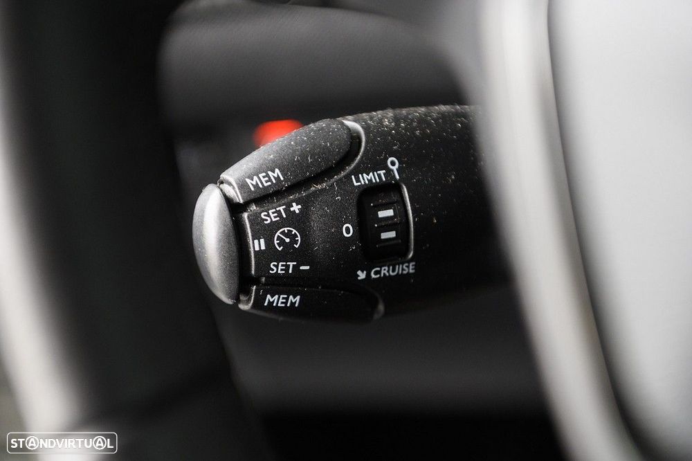 Peugeot e-2008 50 kWh Allure Pack - 36